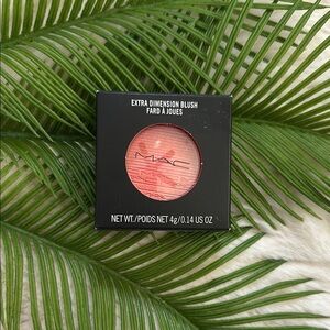 NIB MAC Extra Dimension Blush in Cheeky Bits